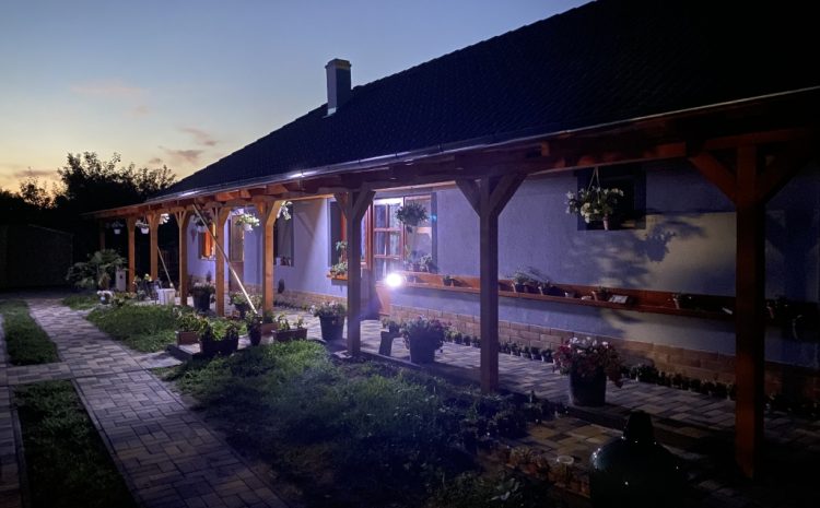  Tetőszerkezet, térburkolat, terasz, nemesvakolat, kapu készítése